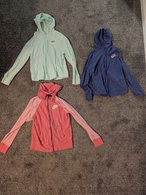 Bundle of Girls Nike Zipup Hoodies